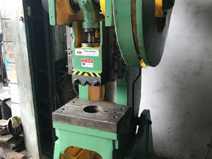 處理閑置資產(chǎn)，轉(zhuǎn)讓一批準(zhǔn)新氣動(dòng)與普通沖床